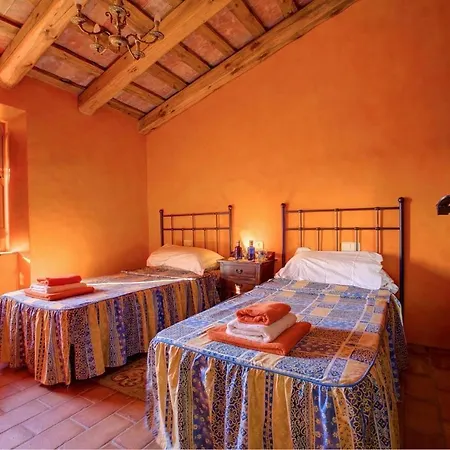Sleeps 9 Pool Air Con Wifi Vila