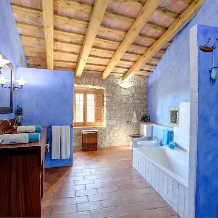 Sleeps 9 Pool Air Con Wifi * Ullastret